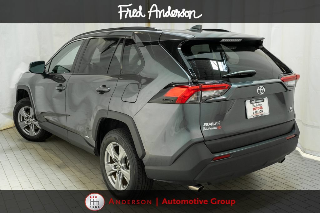 Used 2025 Toyota RAV4 LE AWD/4WD image 3