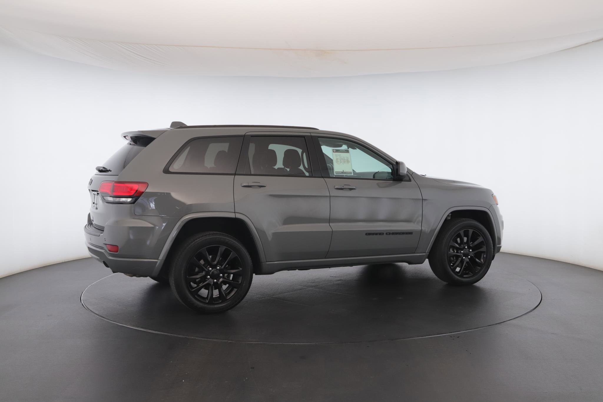 Used 2021 Jeep Grand Cherokee Laredo X image 32