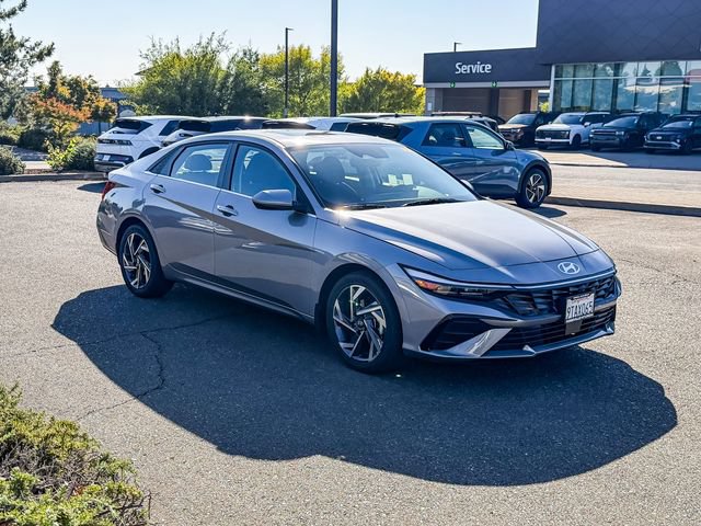 Used 2025 Hyundai Elantra SEL FWD image 6