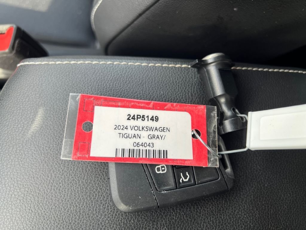 Used 2024 Volkswagen Tiguan SE FWD image 46