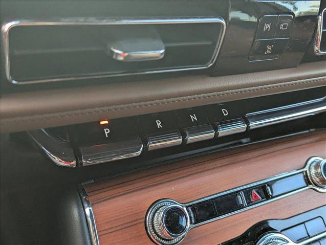 Used 2024 Lincoln Aviator Reserve w/ Equipment Group 201A image 12