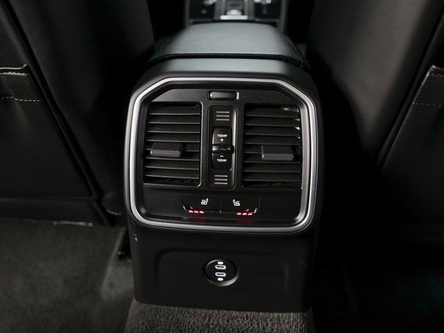 Certified 2026 Porsche Macan AWD/4WD image 25
