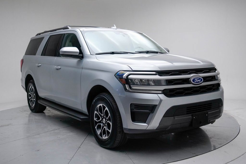 Used 2024 Ford Expedition Max XLT image 3