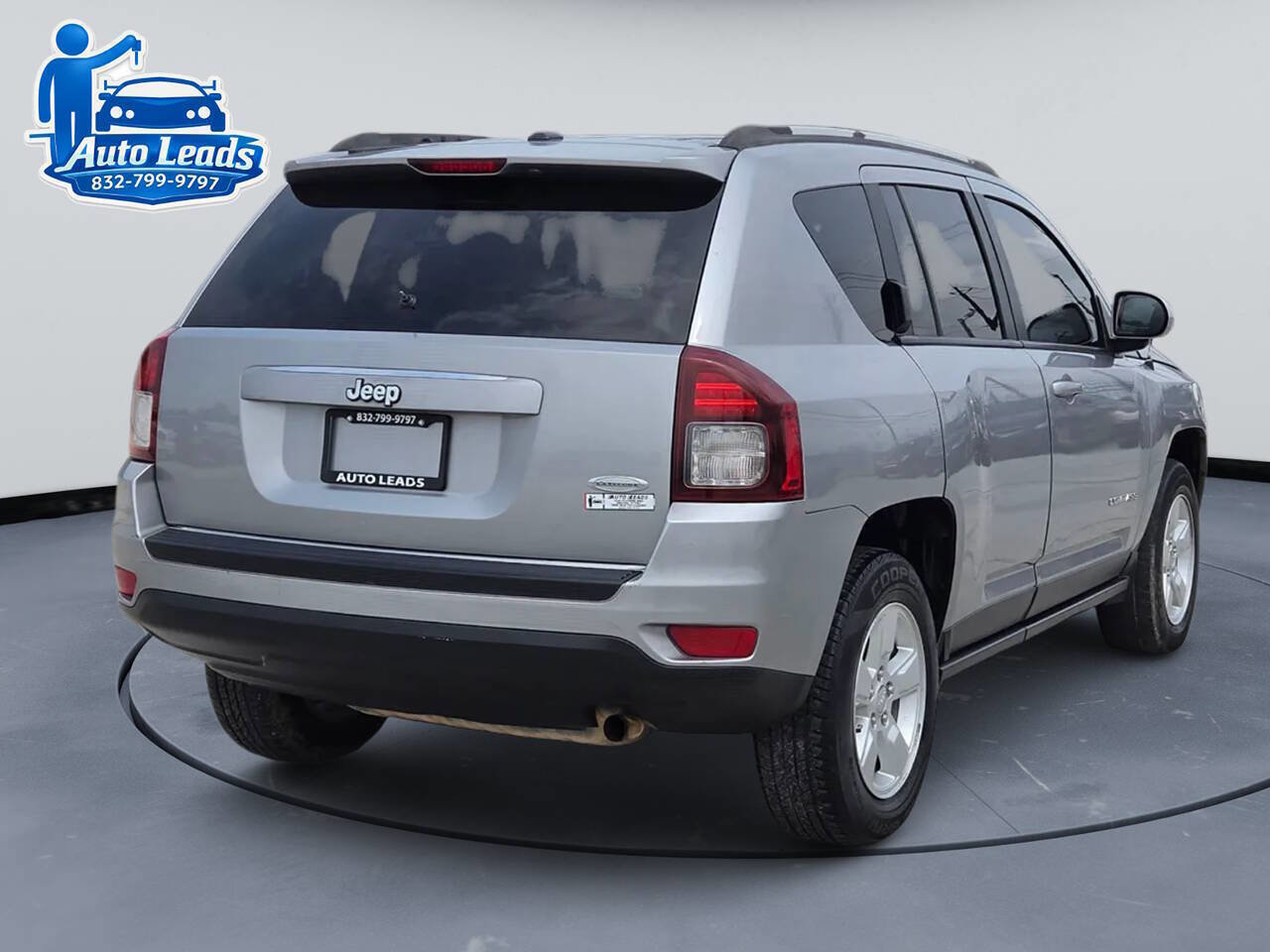 Used 2017 Jeep Compass Latitude FWD image 5