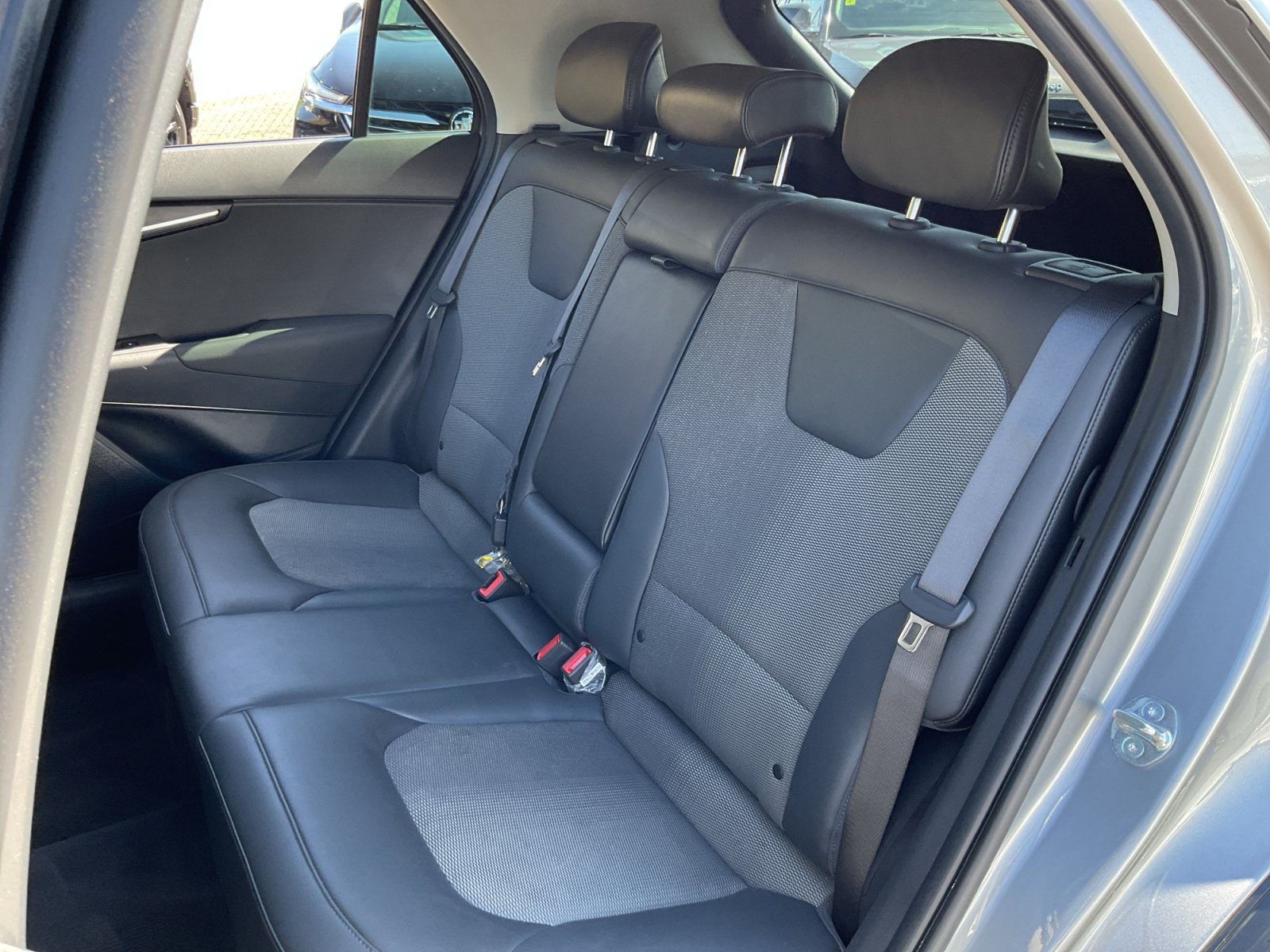 Used 2025 Kia Niro EX Touring FWD image 19