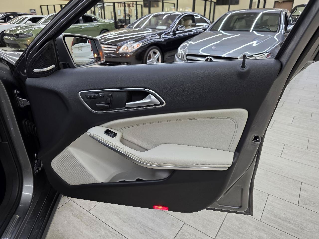 Used 2017 Mercedes-Benz GLA 250 w/ Premium Package image 40