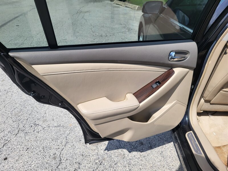 Used 2010 Nissan Altima 3.5 SR w/ Premium Pkg FWD image 25
