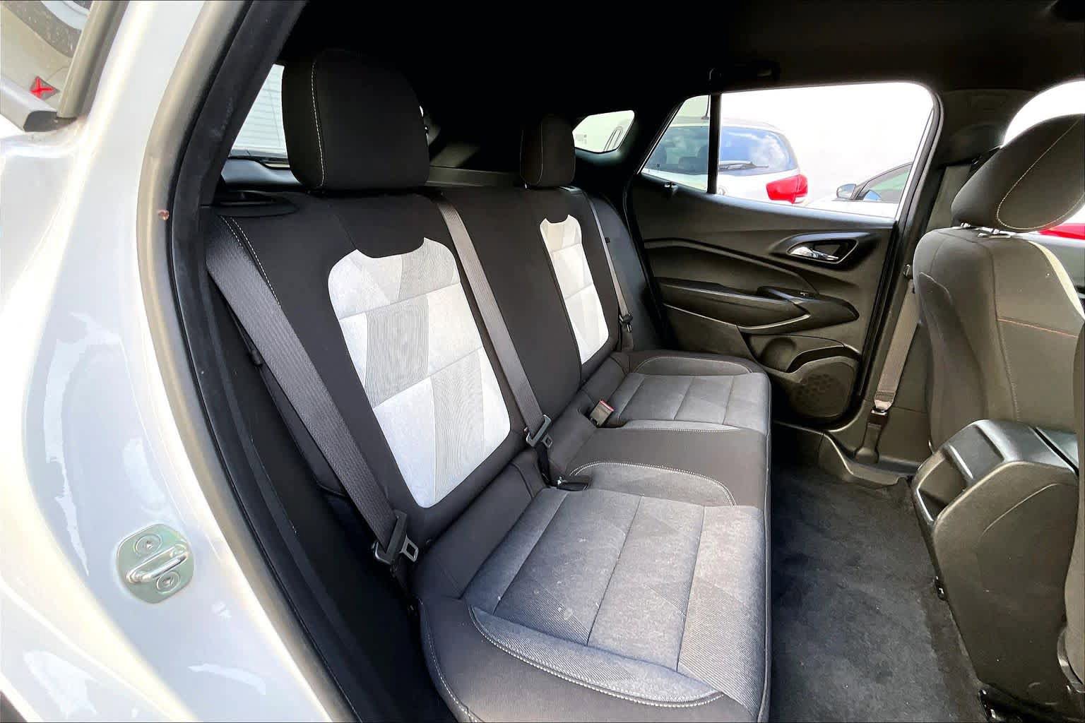 Used 2024 Chevrolet Trax RS w/ Sunroof Package FWD image 20