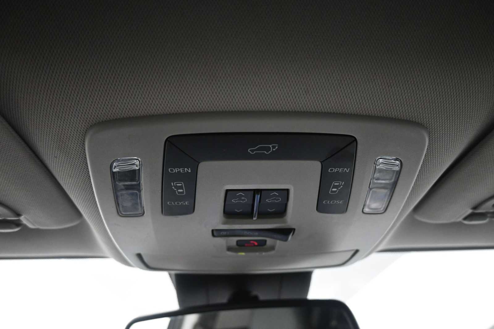 Used 2024 Toyota Sienna XLE w/ XLE Plus Package AWD/4WD image 17