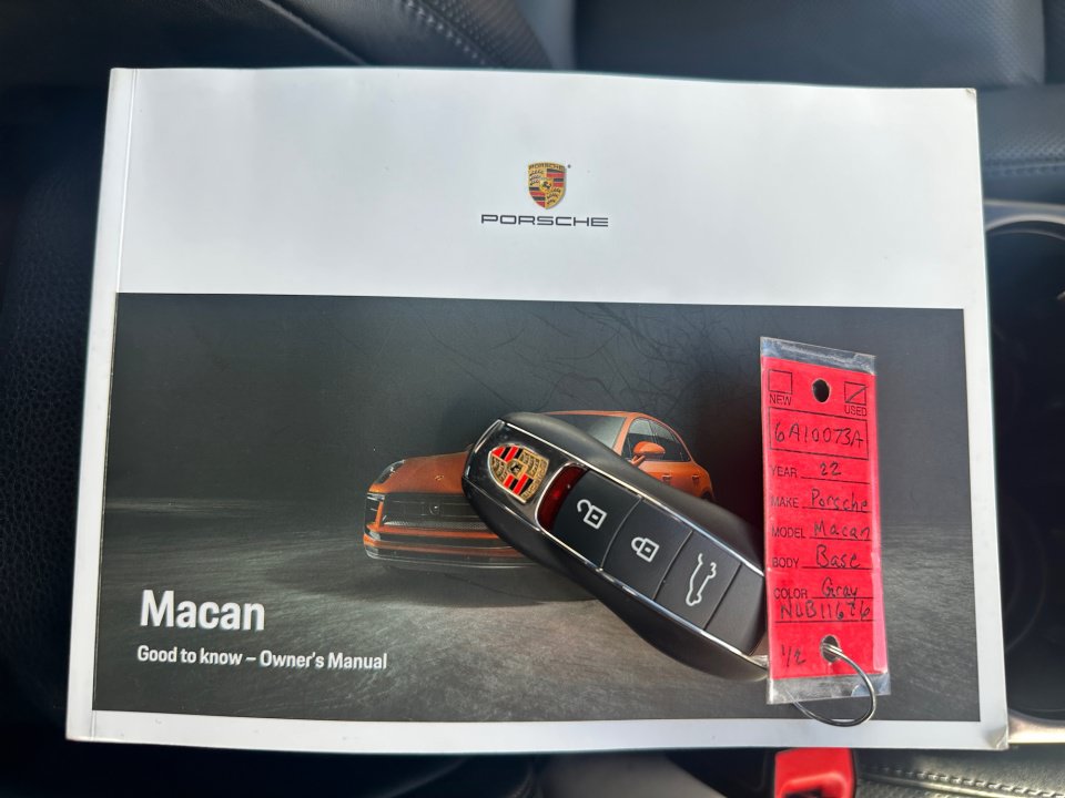 Used 2022 Porsche Macan AWD/4WD image 33