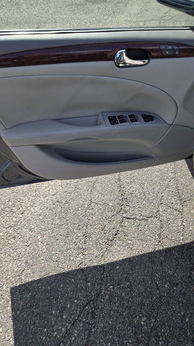 Used 2010 Buick Lucerne CXL FWD image 9