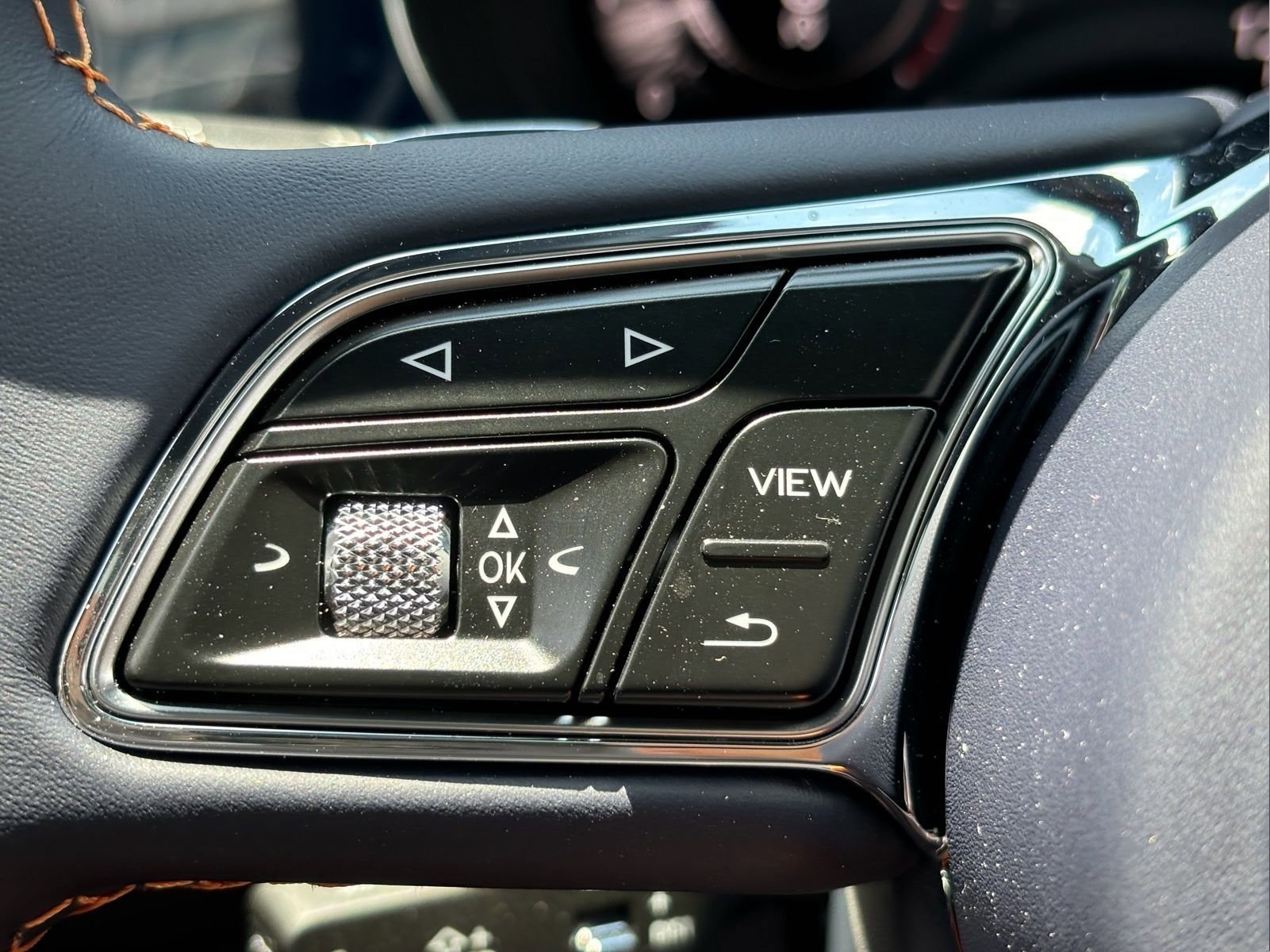 Used 2024 Bentley Bentayga image 60