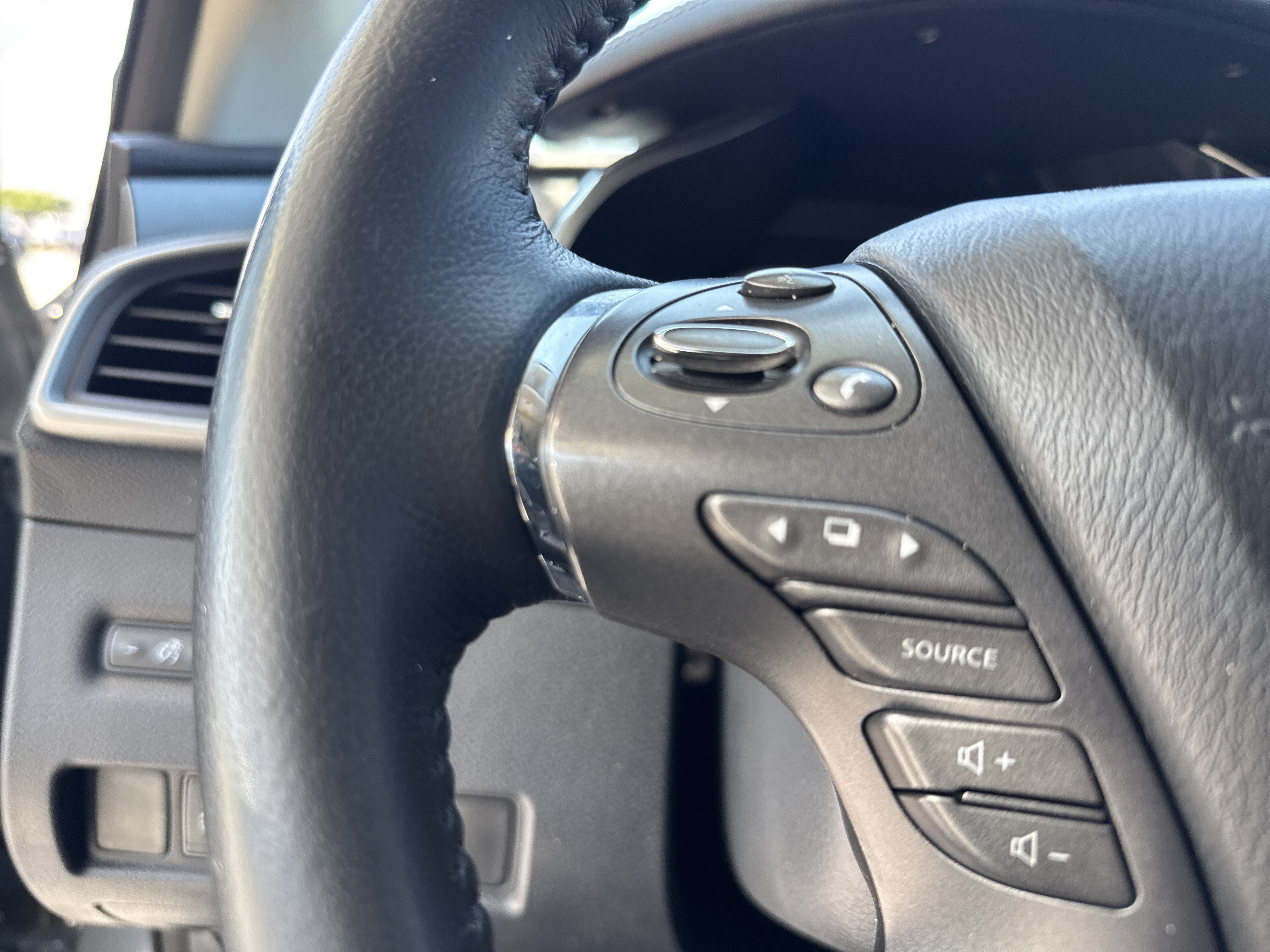 Used 2022 Nissan Murano SV w/ SV Midnight Edition Package AWD/4WD image 19