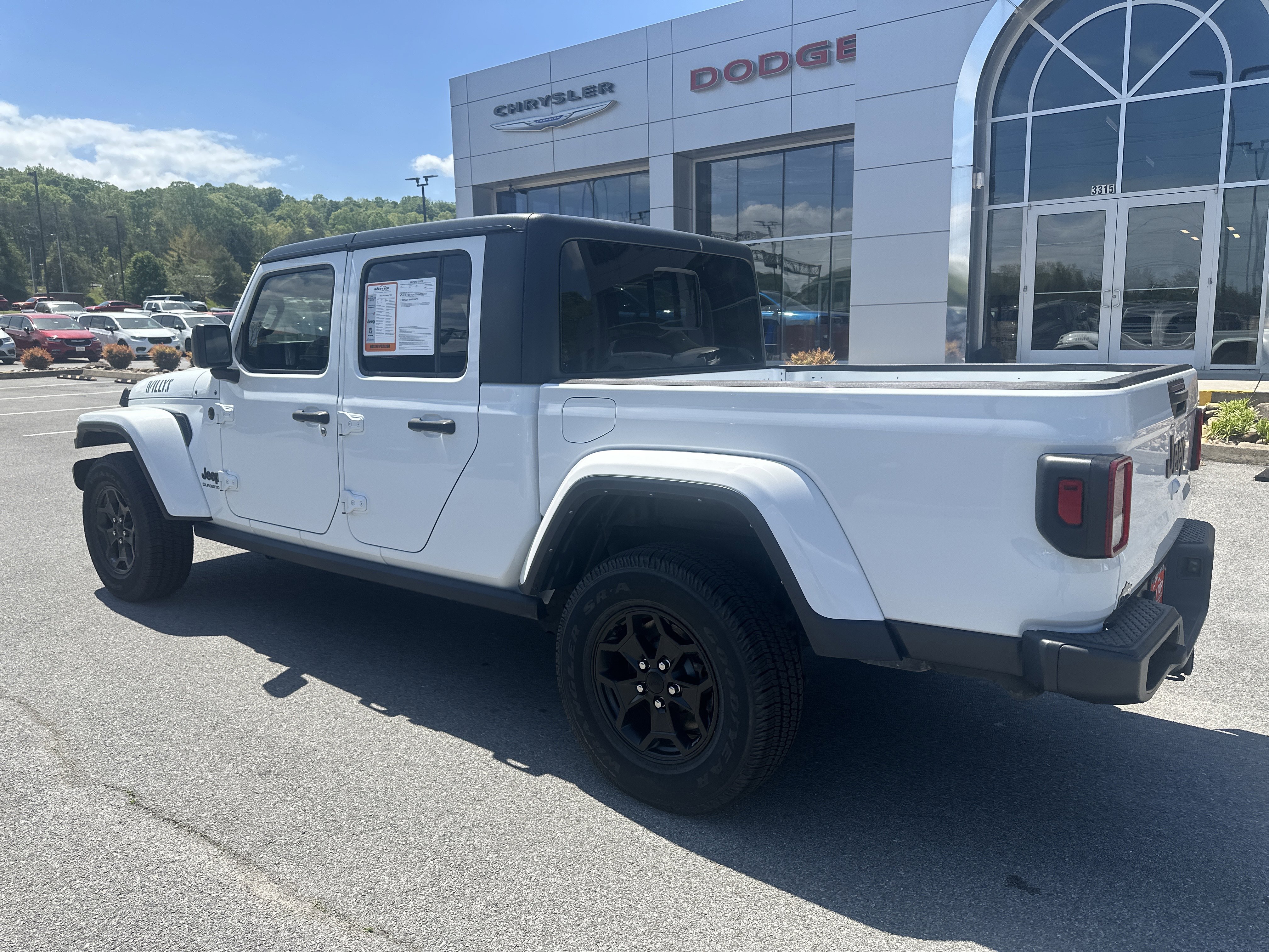 Used 2021 Jeep Gladiator Willys AWD/4WD image 11