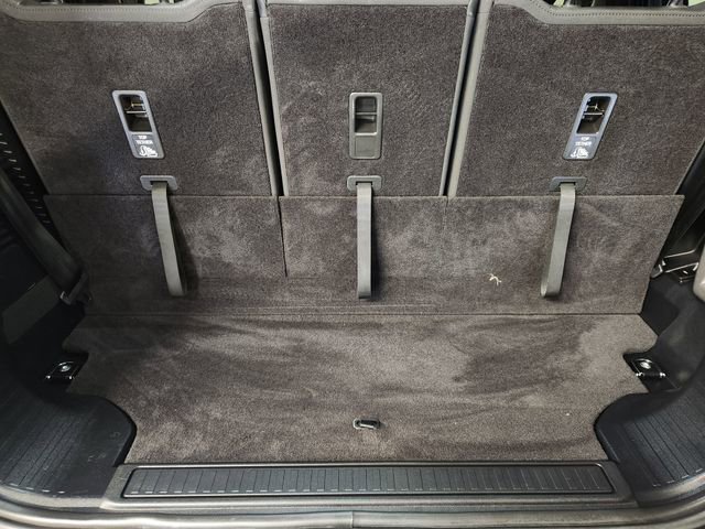 Used 2023 Land Rover Defender 130 SE image 33