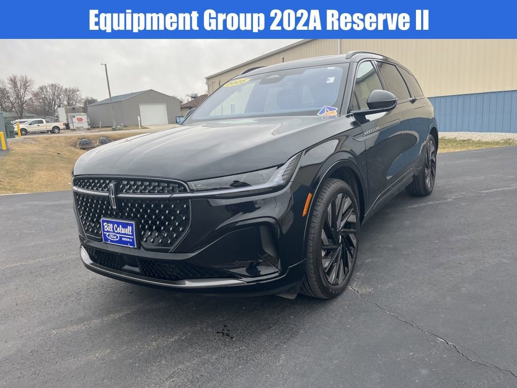 Used 2025 Lincoln Nautilus Reserve w/ Jet Appearance Package image 8