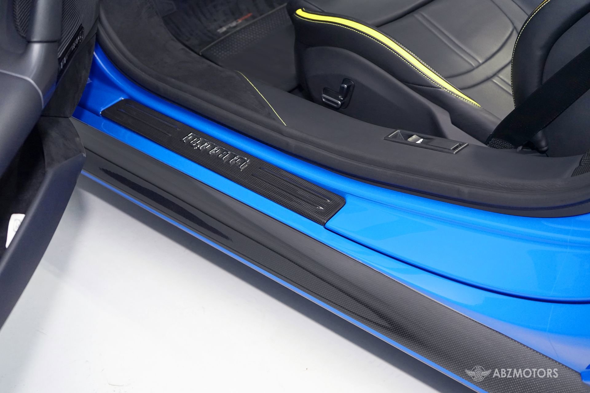 Used 2025 Ferrari SF90 Spider image 13