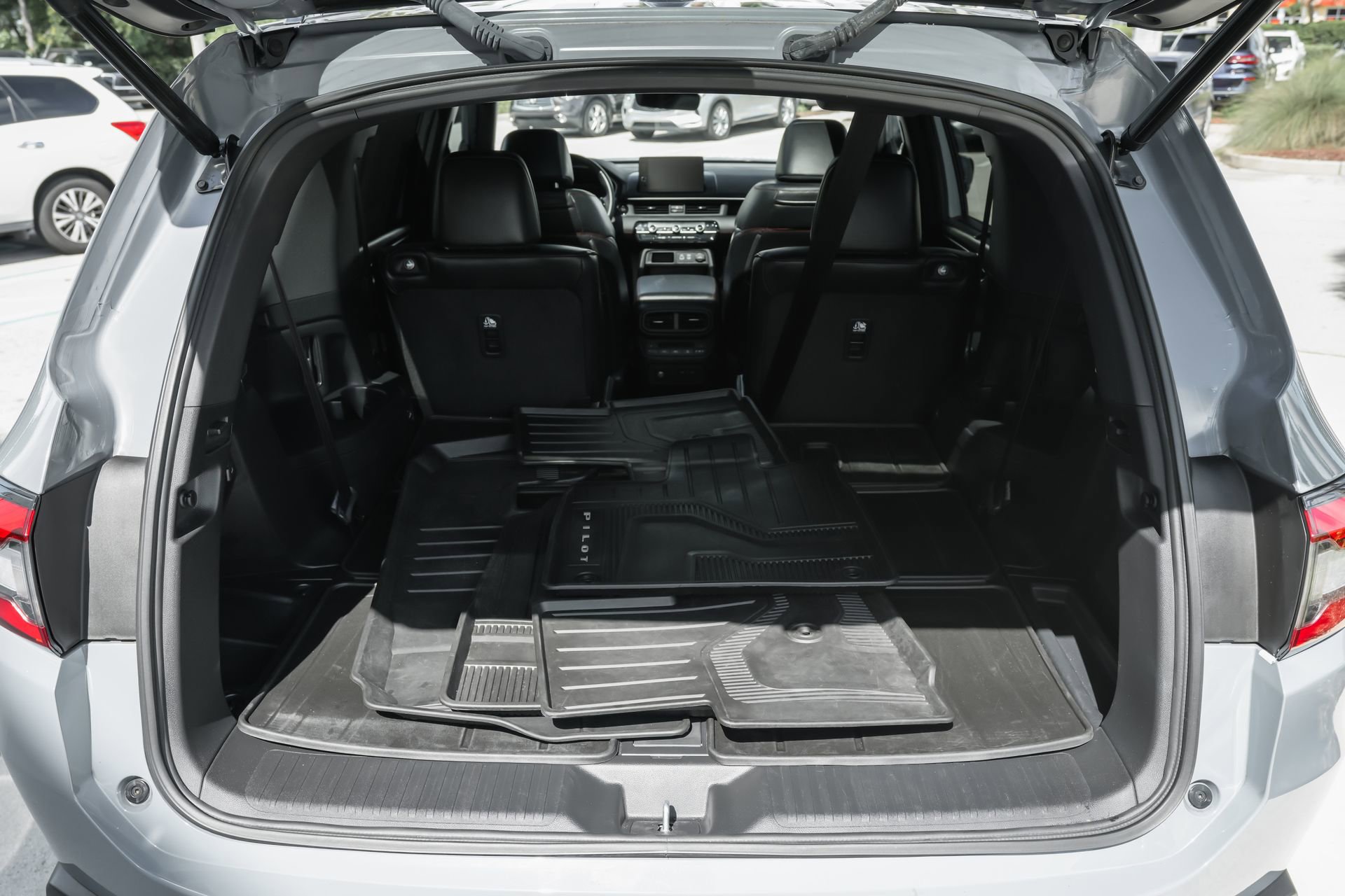 Used 2025 Honda Pilot Black Edition image 40