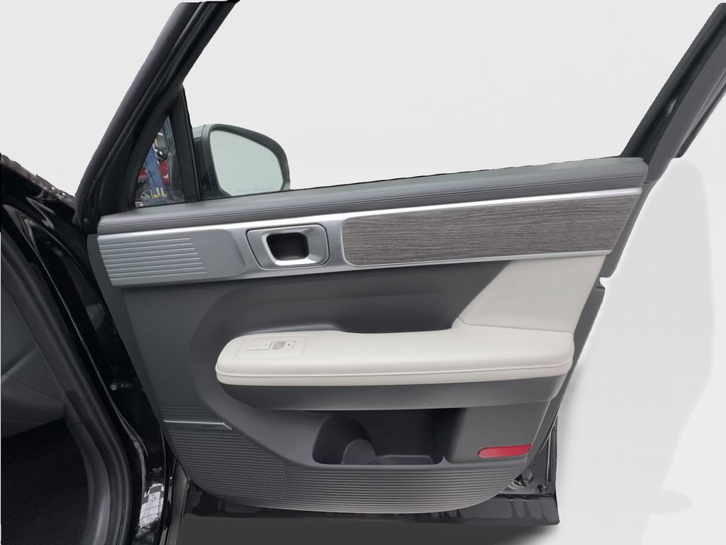 Used 2025 Hyundai Santa Fe Limited FWD image 34