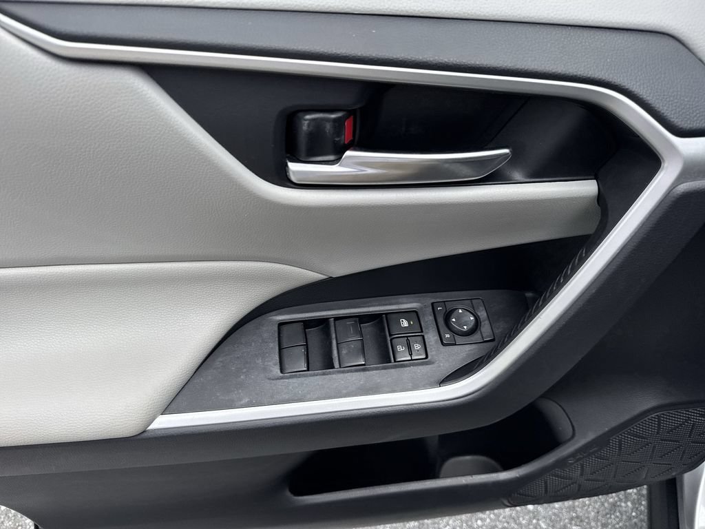 Used 2019 Toyota RAV4 XLE FWD image 40