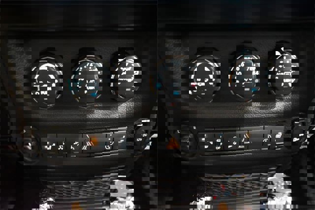 Used 2017 Jeep Wrangler Unlimited Rubicon w/ Cold Weather Group image 25