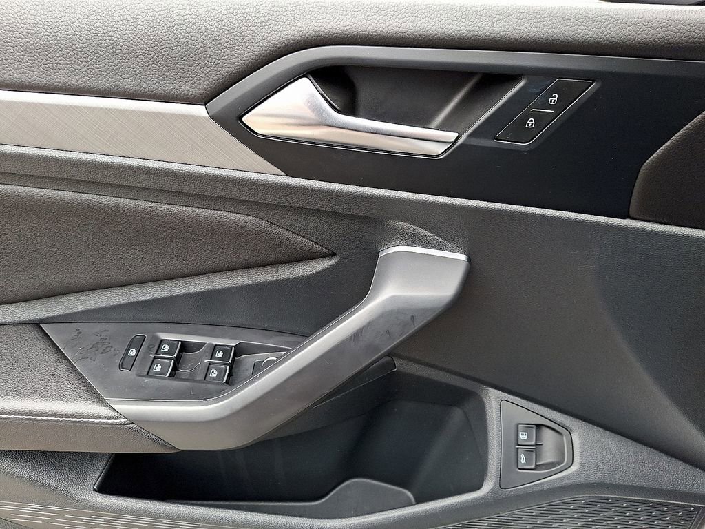 Used 2024 Volkswagen Jetta SE w/ Panoramic Sunroof Package image 12
