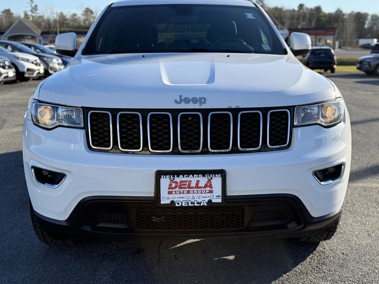 Used 2018 Jeep Grand Cherokee Laredo image 2