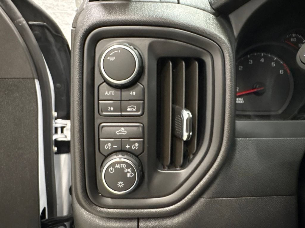Used 2026 Chevrolet Silverado 1500 Custom AWD/4WD image 27
