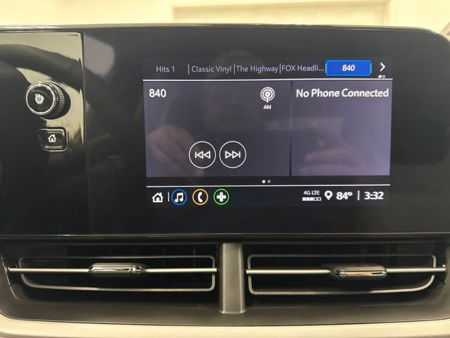 Used 2024 Chevrolet Trax RS w/ Sunroof Package FWD image 14