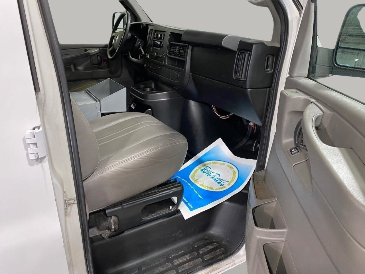 Used 2011 Chevrolet Express 1500 RWD image 17