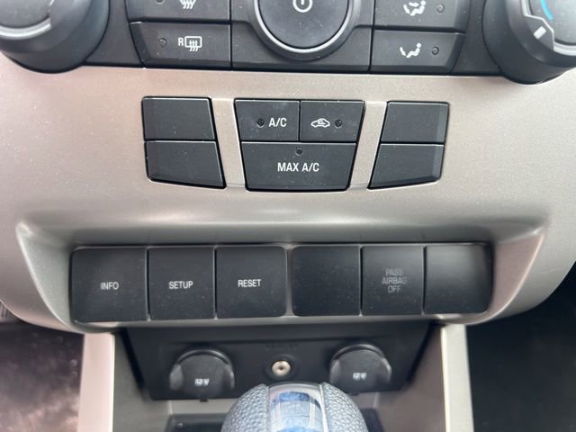 Used 2009 Ford Focus SE FWD image 25