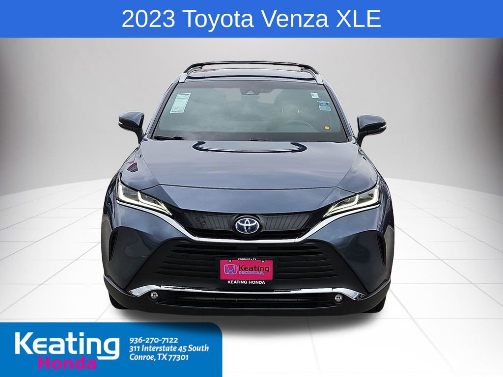 Used 2023 Toyota Venza XLE image 2