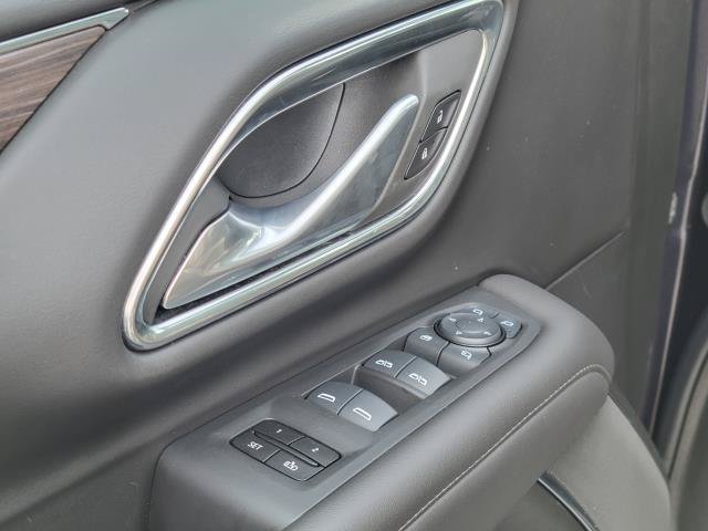 Used 2024 Chevrolet Tahoe Z71 w/ Luxury Package AWD/4WD image 7