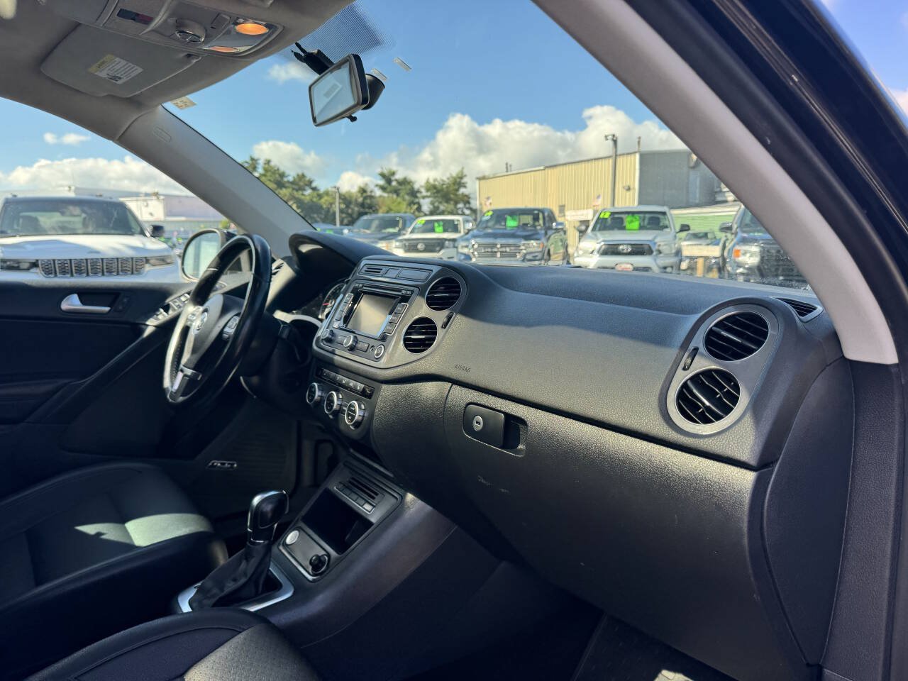 Used 2014 Volkswagen Tiguan SEL AWD/4WD image 38