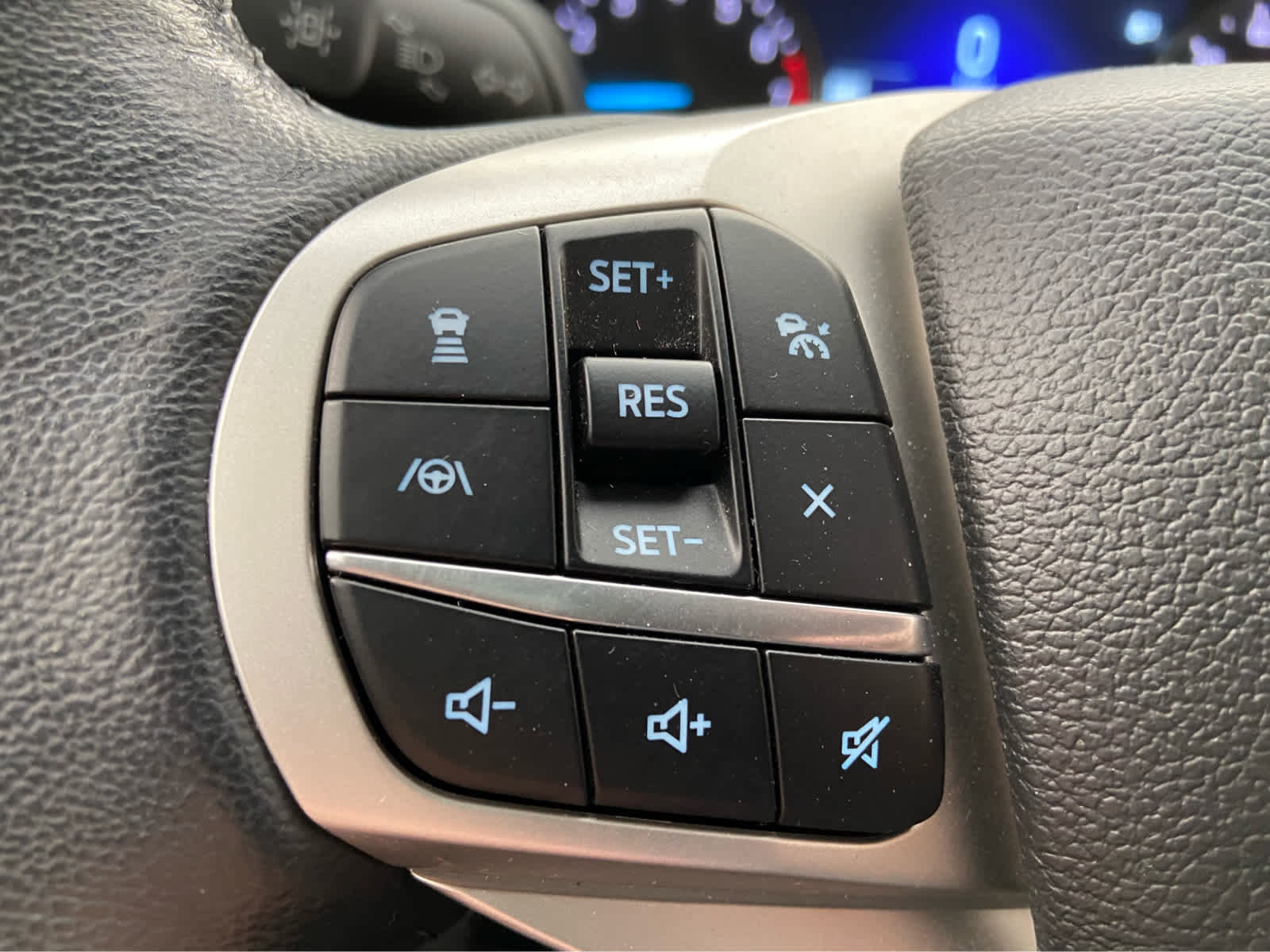 Used 2022 Ford Explorer XLT w/ Equipment Group 202A image 26