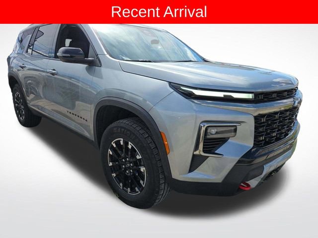 Used 2025 Chevrolet Traverse Z71 image 2