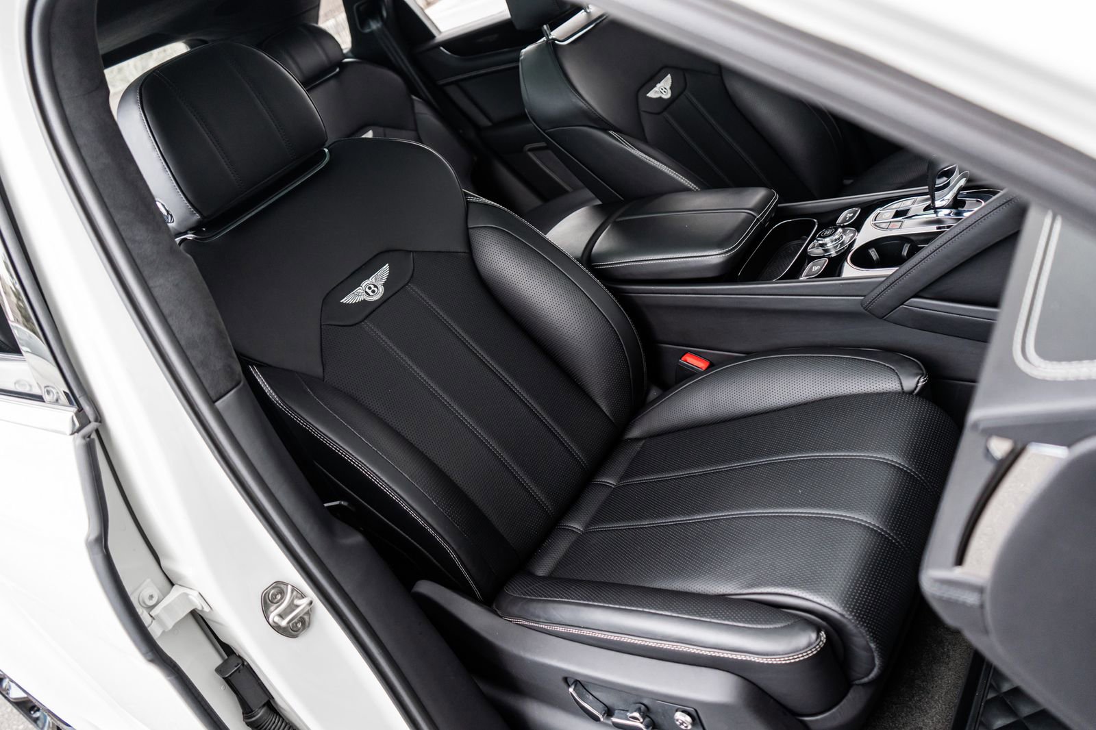 Used 2022 Bentley Bentayga image 42