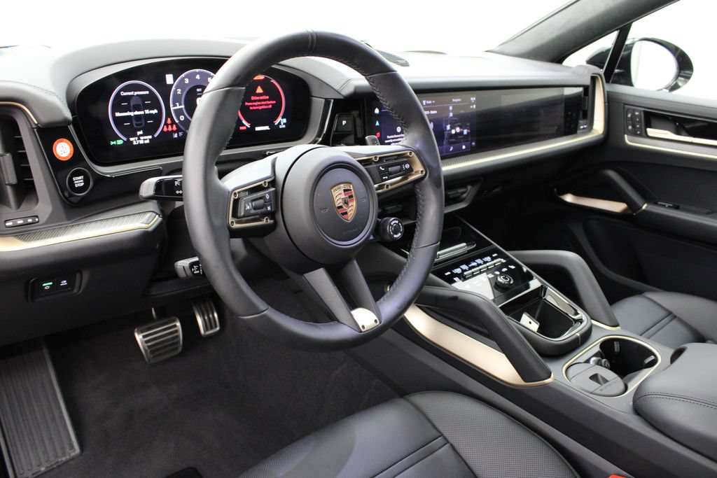 Certified 2026 Porsche Cayenne GTS AWD/4WD image 4