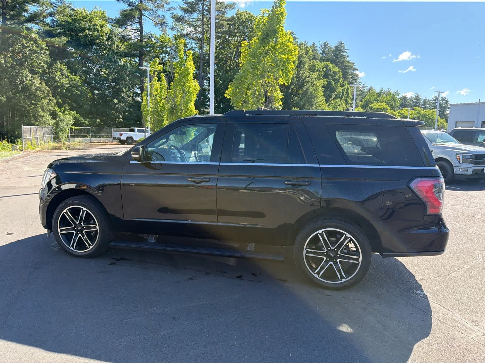 Used 2019 Ford Expedition Limited w/ Equipment Group 303A AWD/4WD image 8