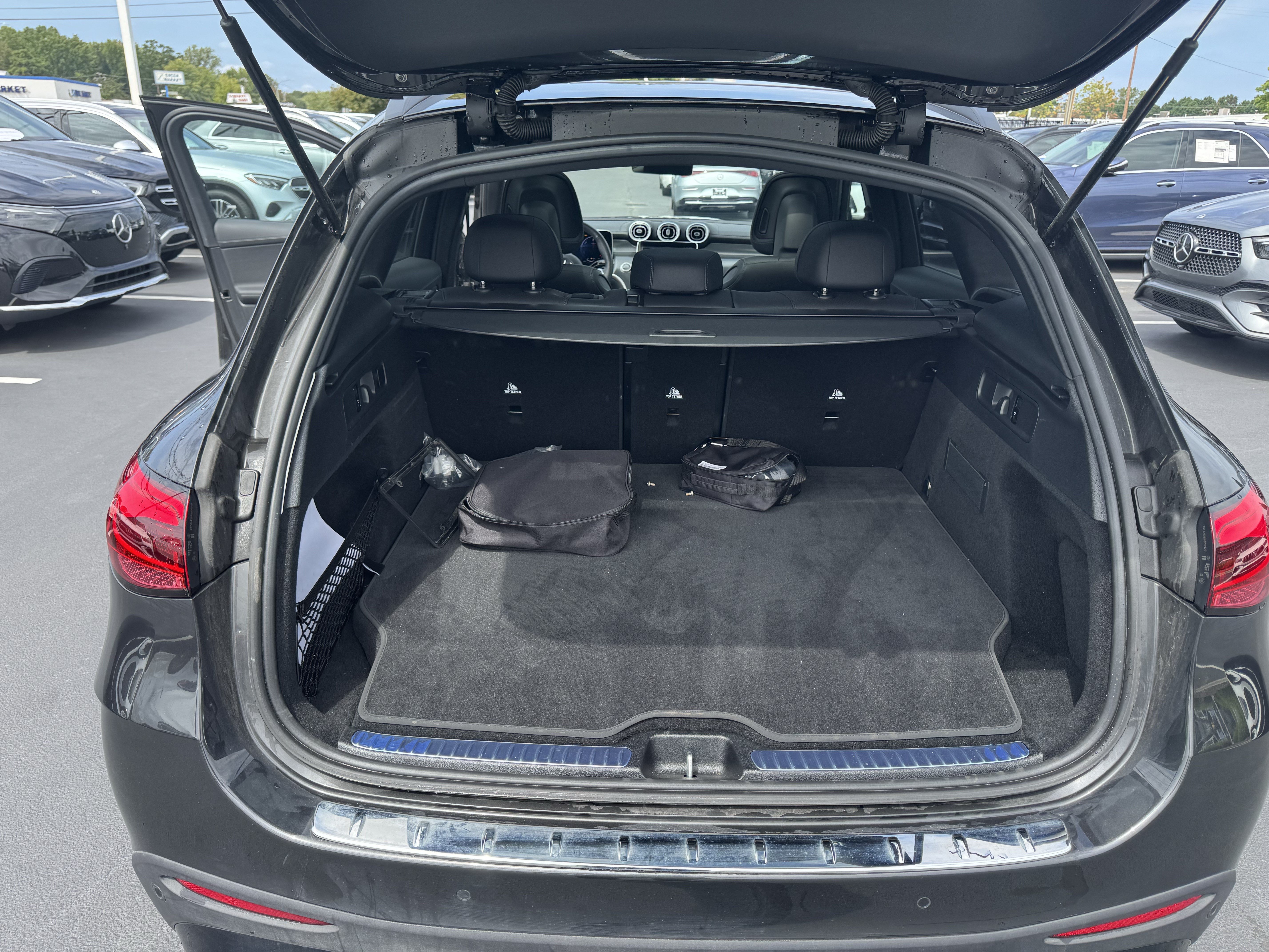 Used 2025 Mercedes-Benz GLC 350e 4MATIC image 31