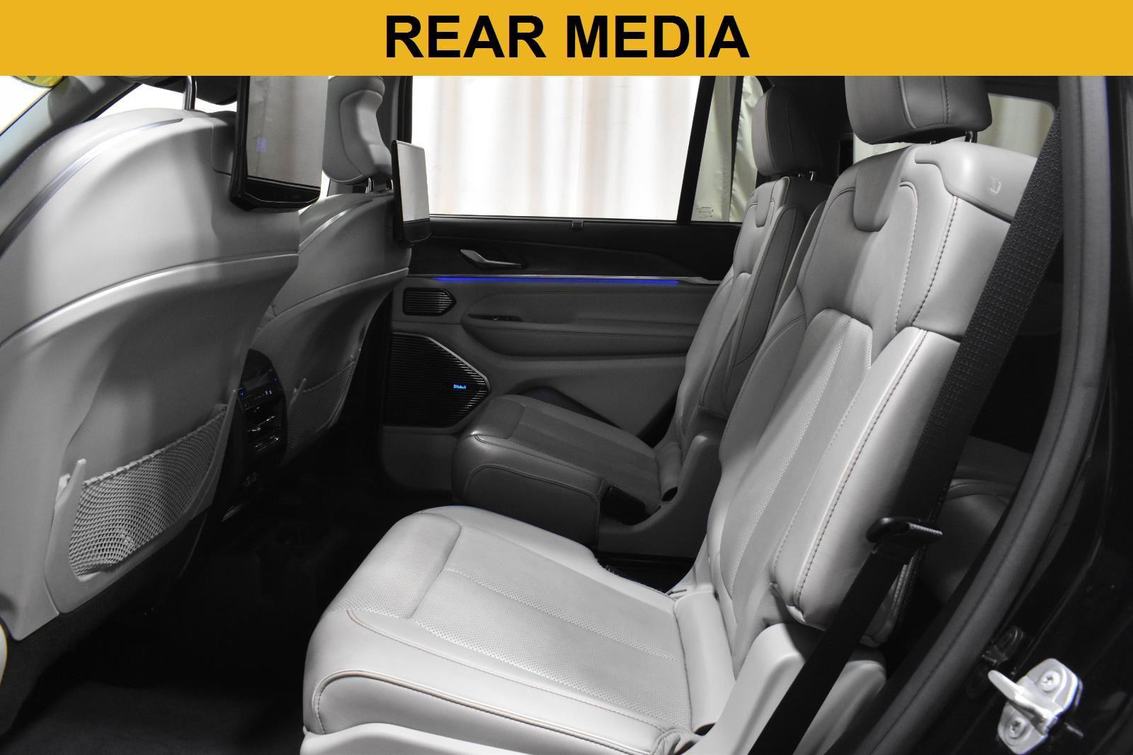 Used 2023 Jeep Grand Cherokee L Overland w/ Advanced Protech Group III AWD/4WD image 6