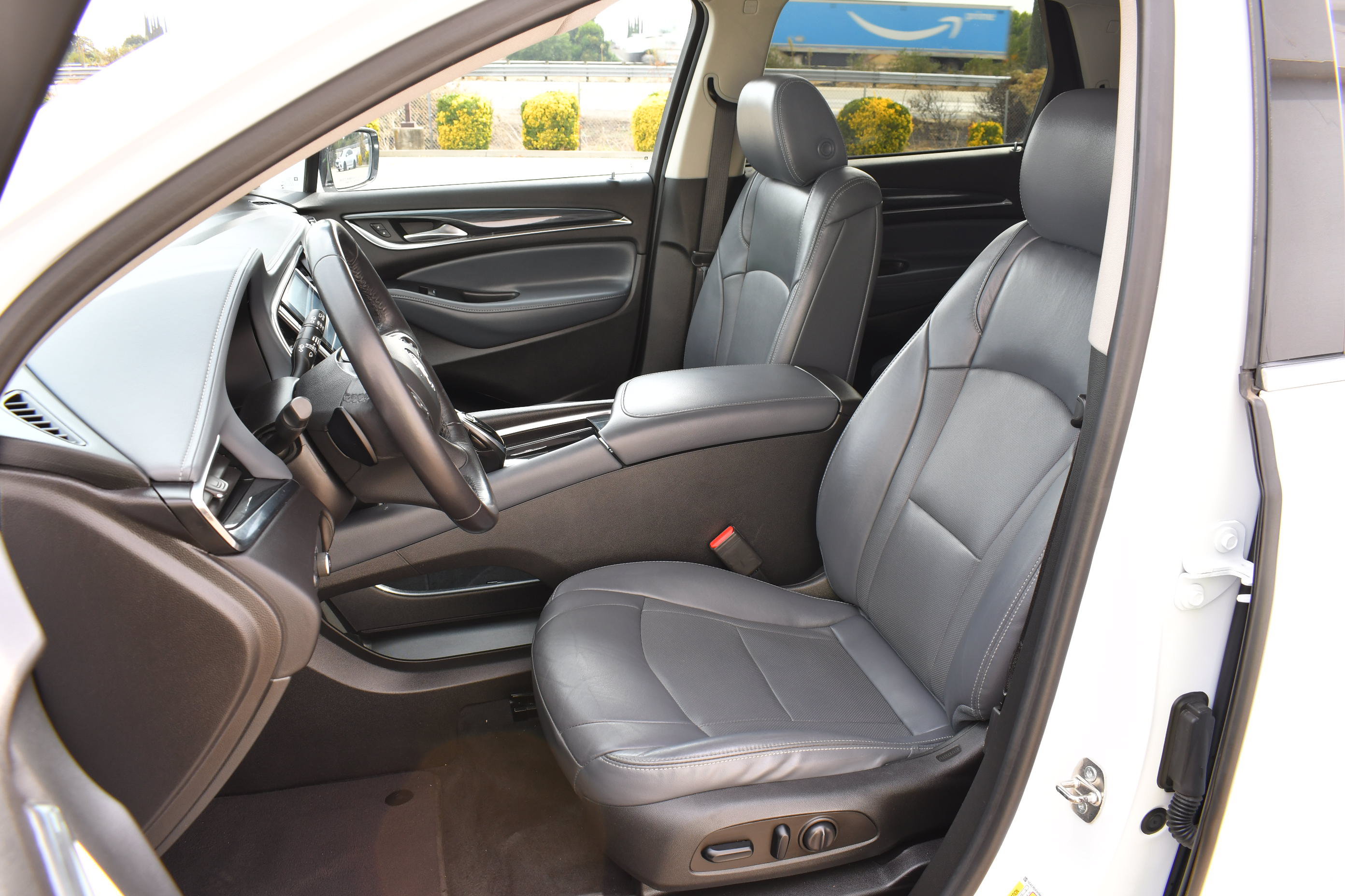 Used 2021 Buick Enclave Essence FWD image 11
