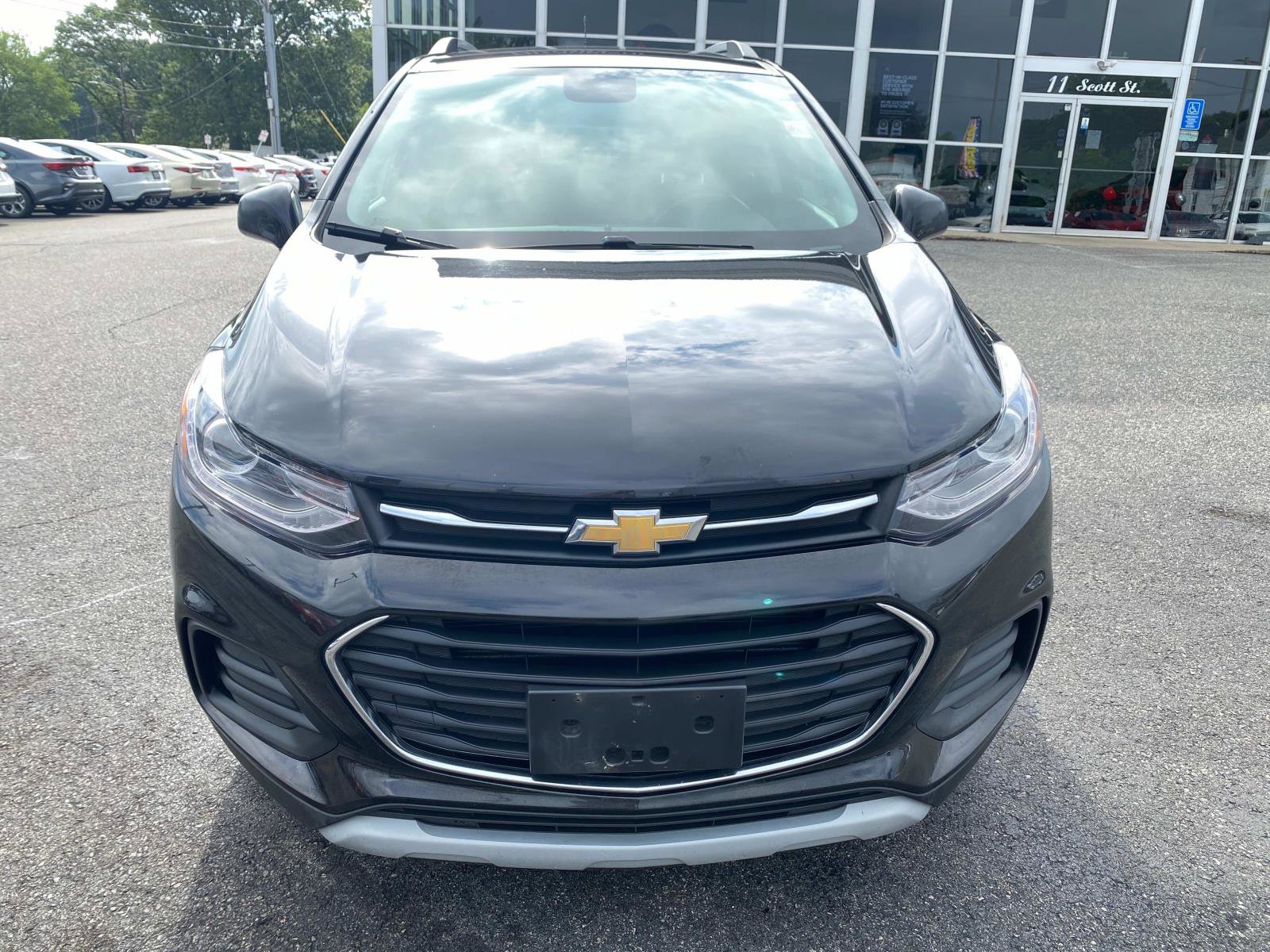Used 2019 Chevrolet Trax LT w/ LT Convenience Package image 9