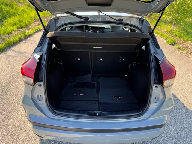 Used 2023 Nissan Kicks SR w/ SR Premium Package FWD image 7