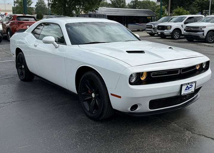 Used 2018 Dodge Challenger SXT RWD image 3