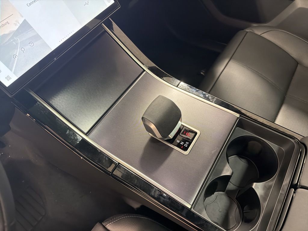 New 2026 Land Rover Range Rover Velar Dynamic SE image 17