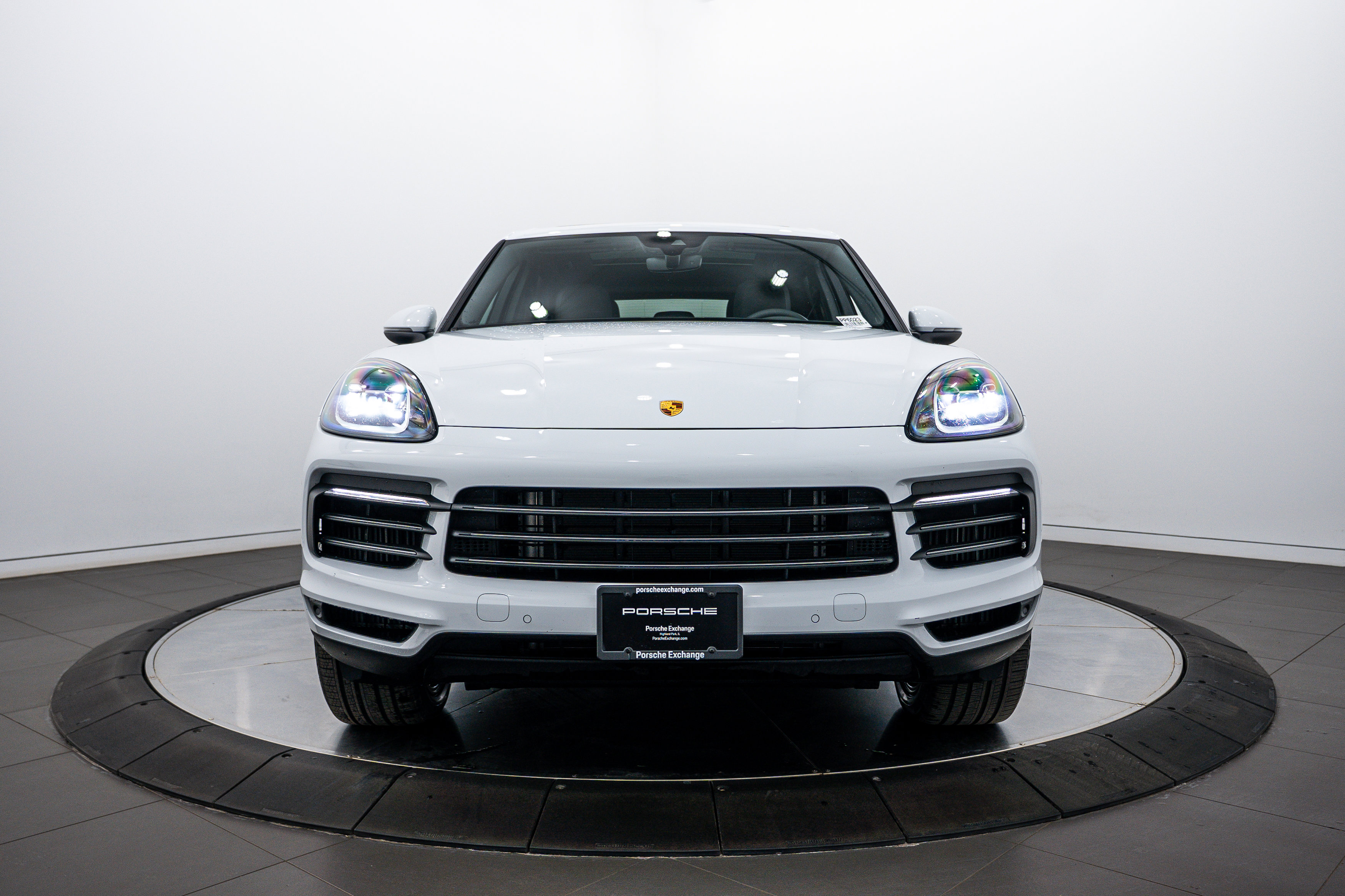 Certified 2023 Porsche Cayenne Platinum Edition image 10