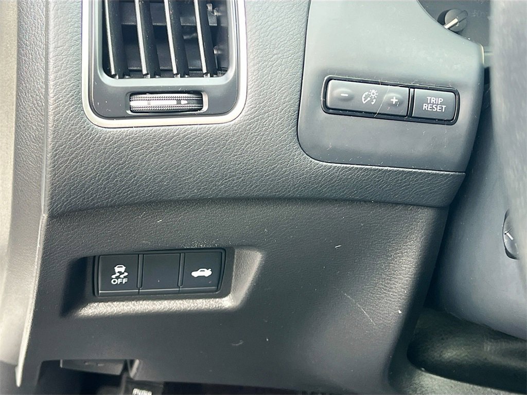 Used 2024 INFINITI Q50 Sensory image 10