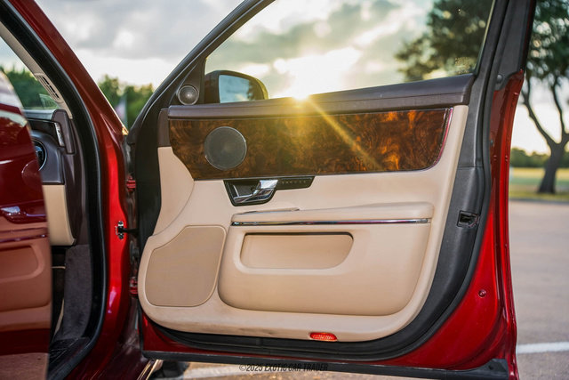 Used 2012 Jaguar XJ image 37