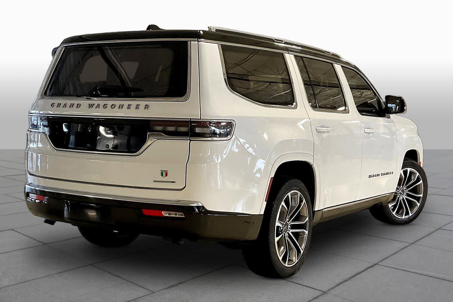 Used 2024 Jeep Grand Wagoneer Series III w/ Rear Seat Video Group 1 AWD/4WD image 12